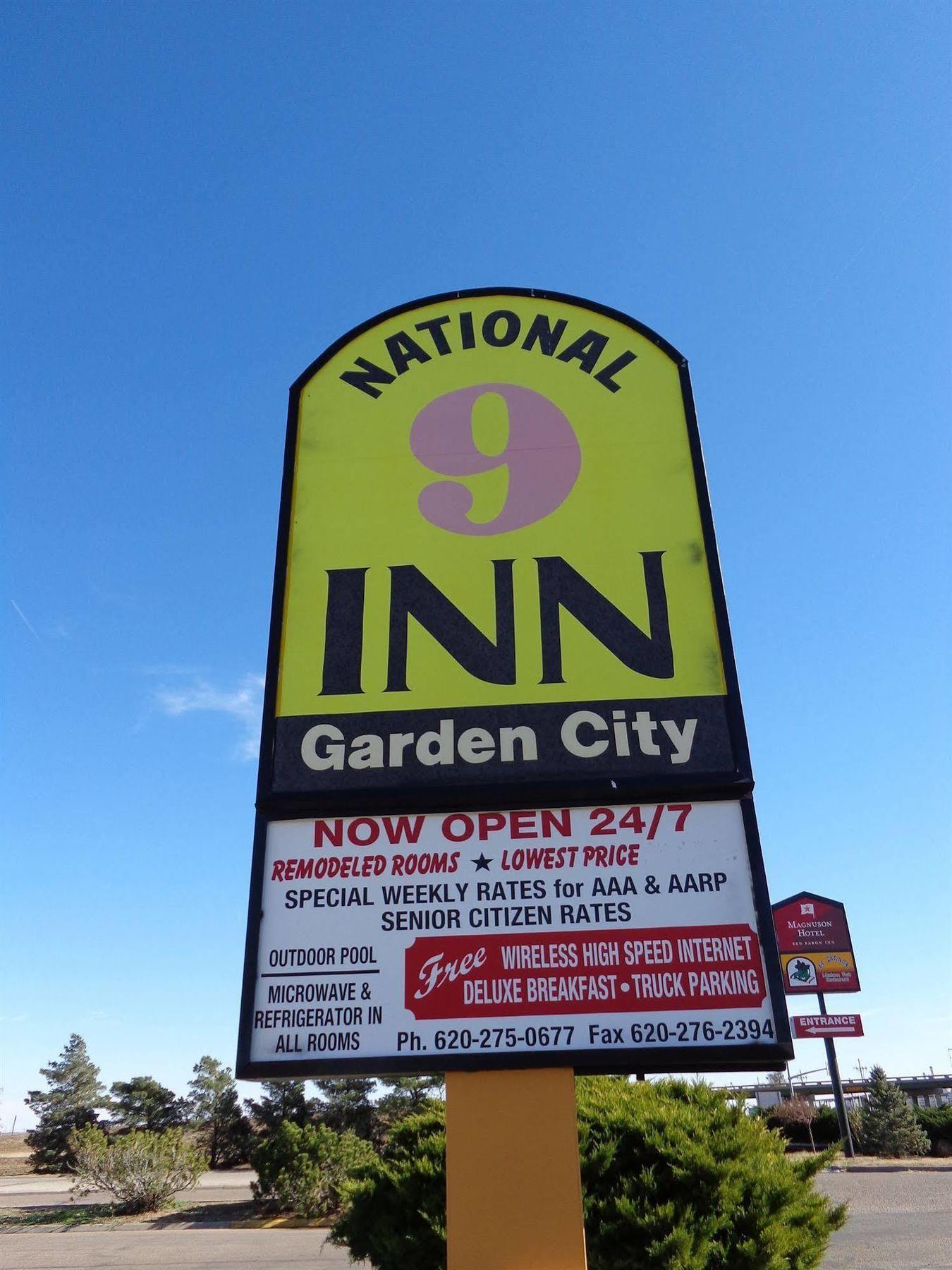 National 9 Inn Garden City Exterior photo